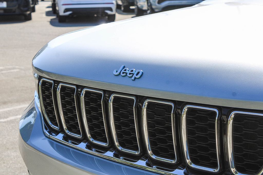 Thumbnail: 2024 Jeep Grand Cherokee - 6
