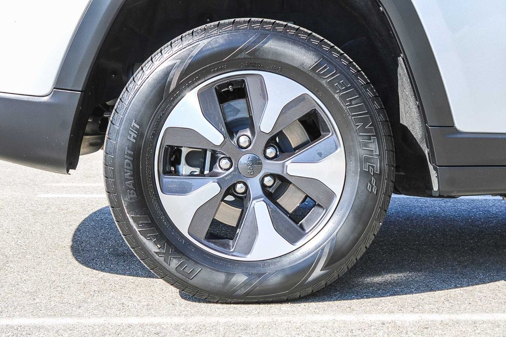 Thumbnail: 2024 Jeep Grand Cherokee - 7