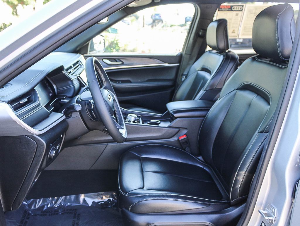 Thumbnail: 2024 Jeep Grand Cherokee - 10