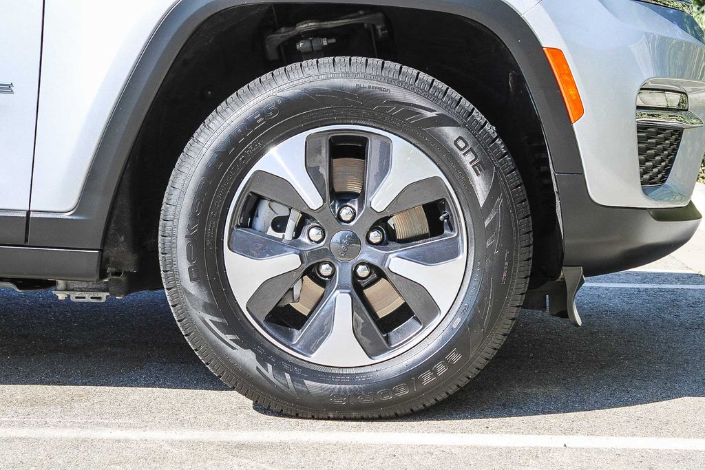 Thumbnail: 2024 Jeep Grand Cherokee - 20