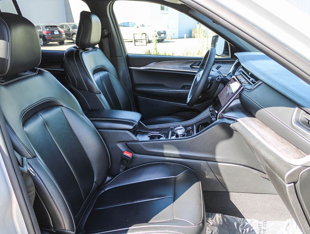 Thumbnail: 2024 Jeep Grand Cherokee - 9