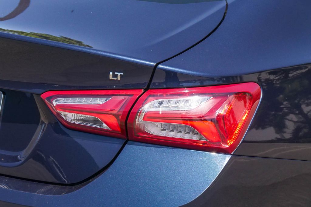 Thumbnail: 2022 Chevrolet Malibu - 14