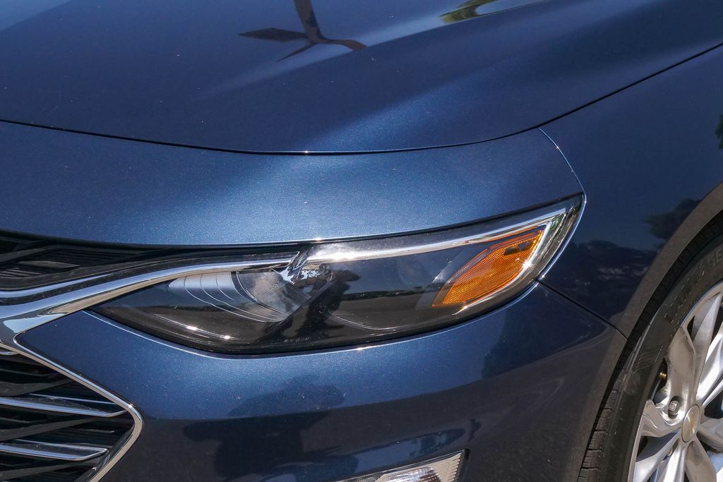Thumbnail: 2022 Chevrolet Malibu - 11