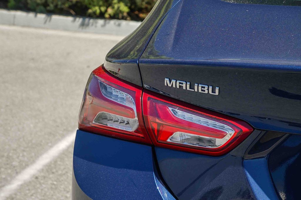 Thumbnail: 2022 Chevrolet Malibu - 19