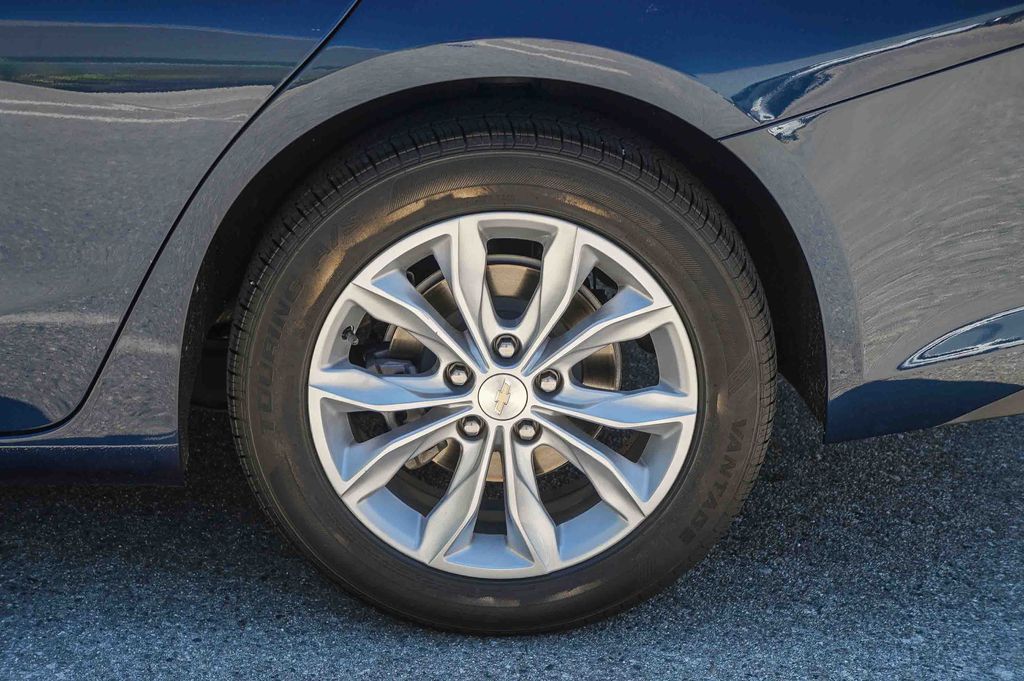 Thumbnail: 2022 Chevrolet Malibu - 21