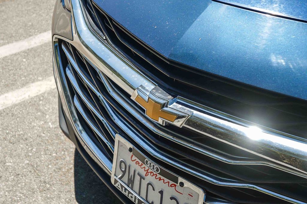 Thumbnail: 2022 Chevrolet Malibu - 6