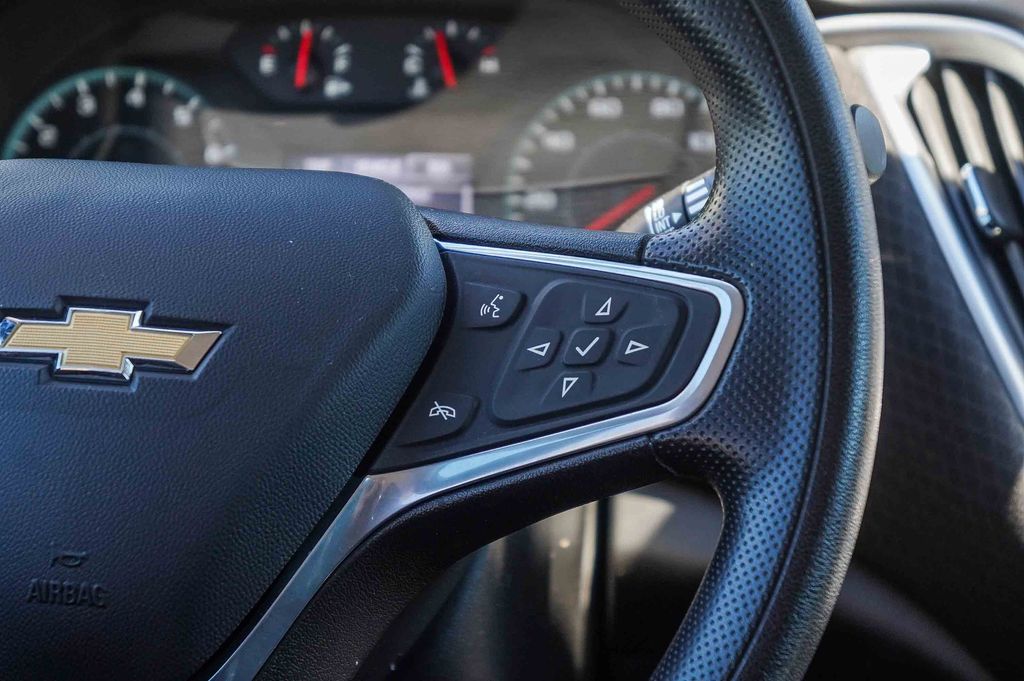 Thumbnail: 2022 Chevrolet Malibu - 24