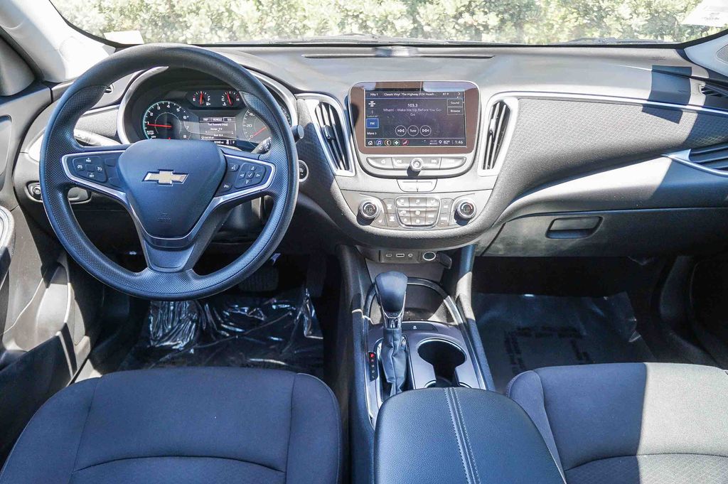 Thumbnail: 2022 Chevrolet Malibu - 2