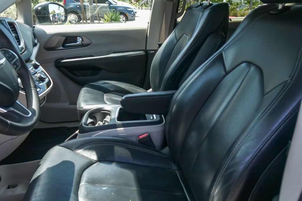 Thumbnail: 2022 Chrysler Pacifica - 7