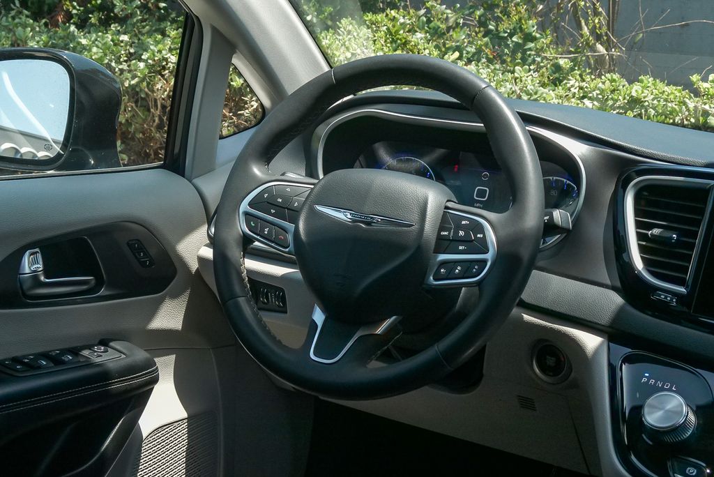 Thumbnail: 2022 Chrysler Pacifica - 12