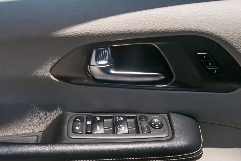 Thumbnail: 2022 Chrysler Pacifica - 22