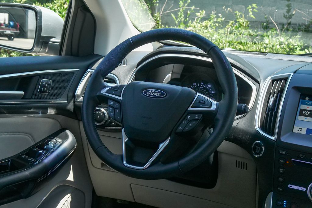 Thumbnail: 2018 Ford Edge - 10