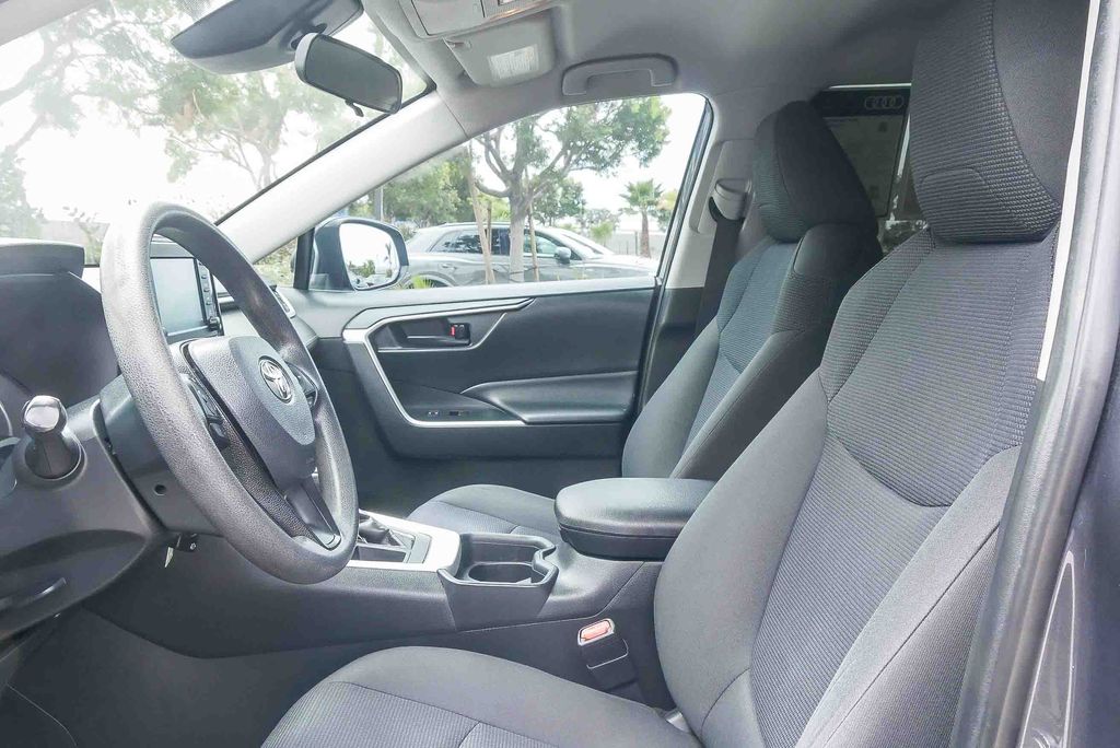 Thumbnail: 2019 Toyota RAV4 - 11