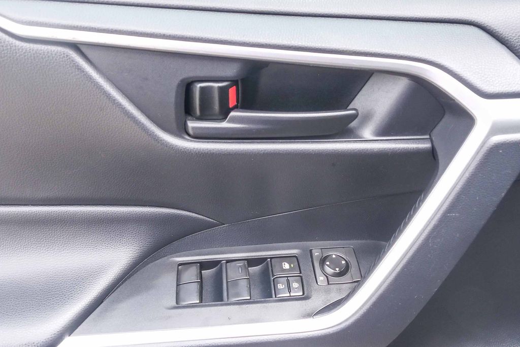 Thumbnail: 2019 Toyota RAV4 - 22