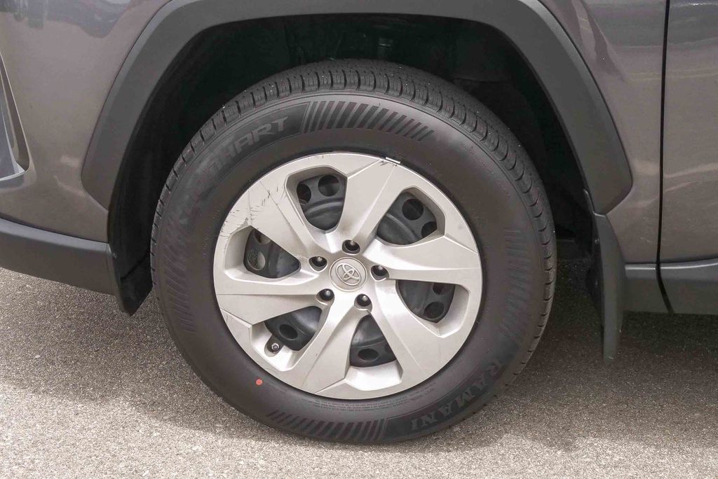 Thumbnail: 2019 Toyota RAV4 - 7