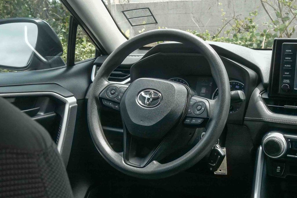 Thumbnail: 2019 Toyota RAV4 - 9