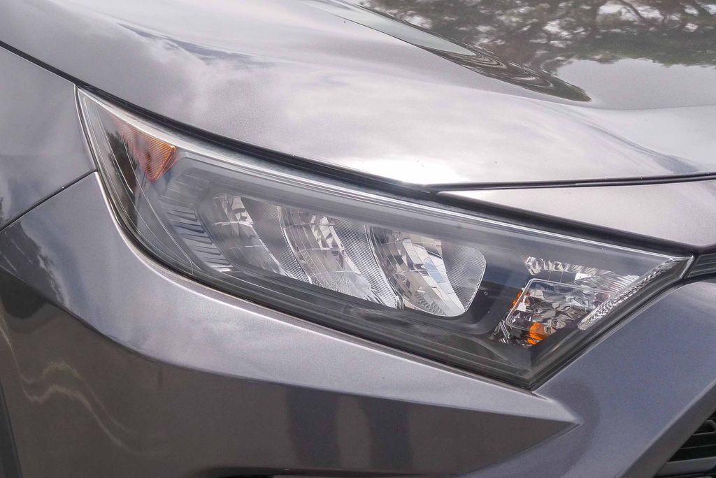 Thumbnail: 2019 Toyota RAV4 - 18