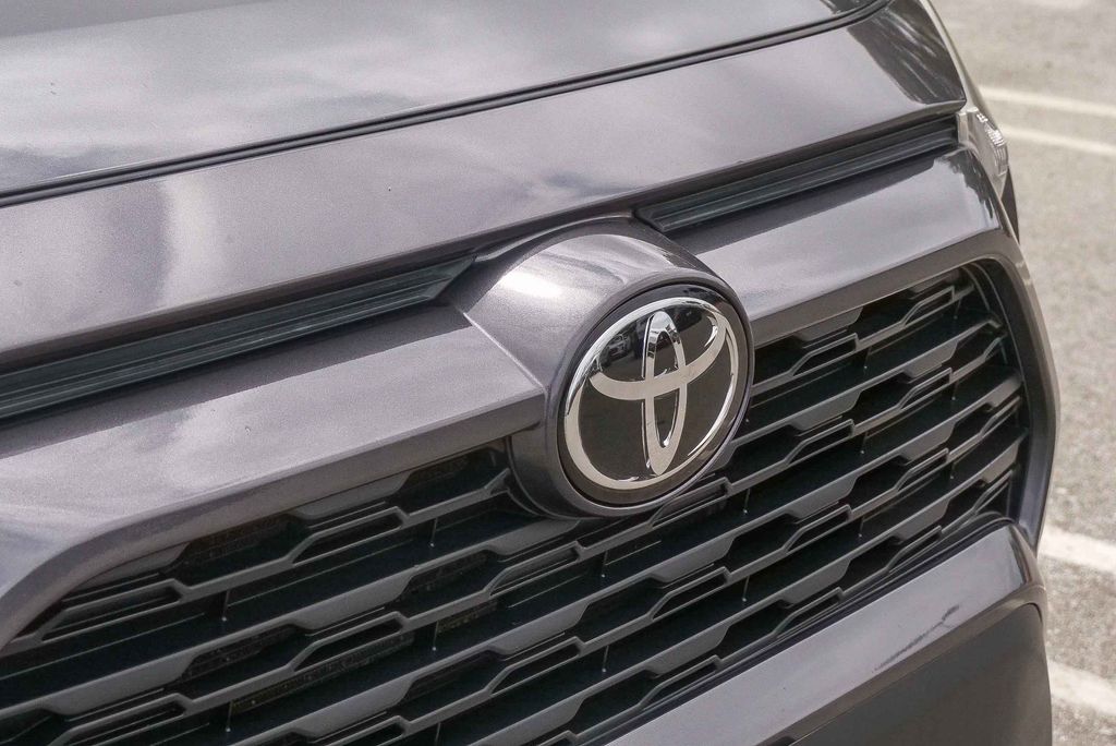 Thumbnail: 2019 Toyota RAV4 - 6