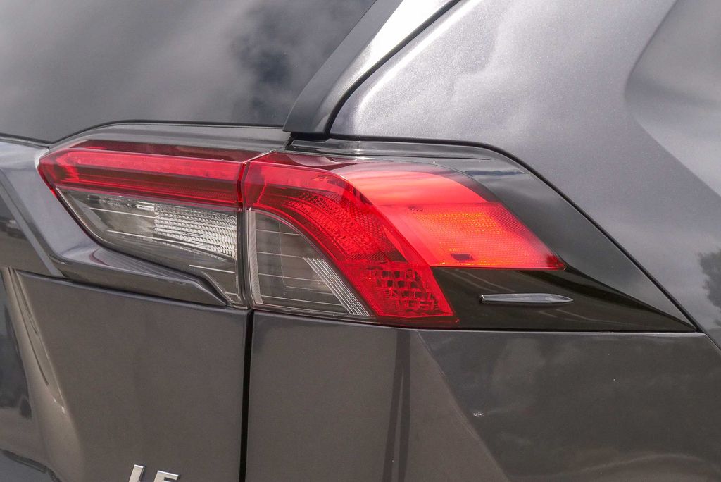 Thumbnail: 2019 Toyota RAV4 - 21