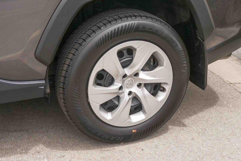 Thumbnail: 2019 Toyota RAV4 - 19