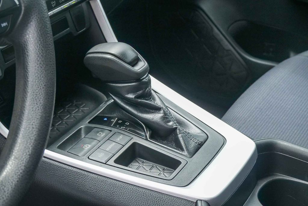 Thumbnail: 2019 Toyota RAV4 - 14