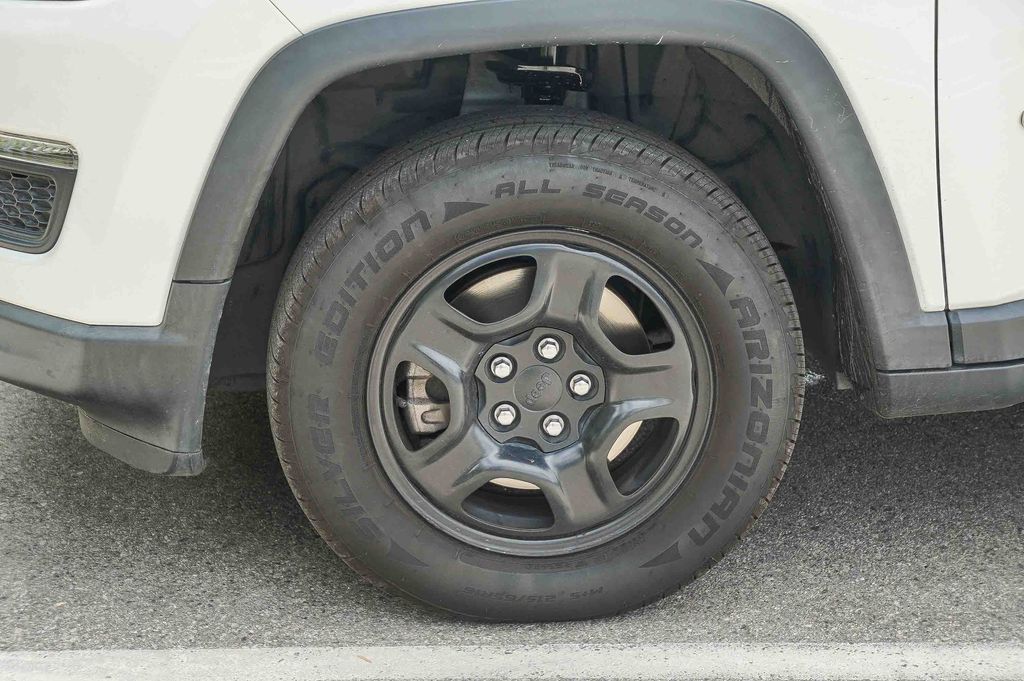 Thumbnail: 2019 Jeep Compass - 17