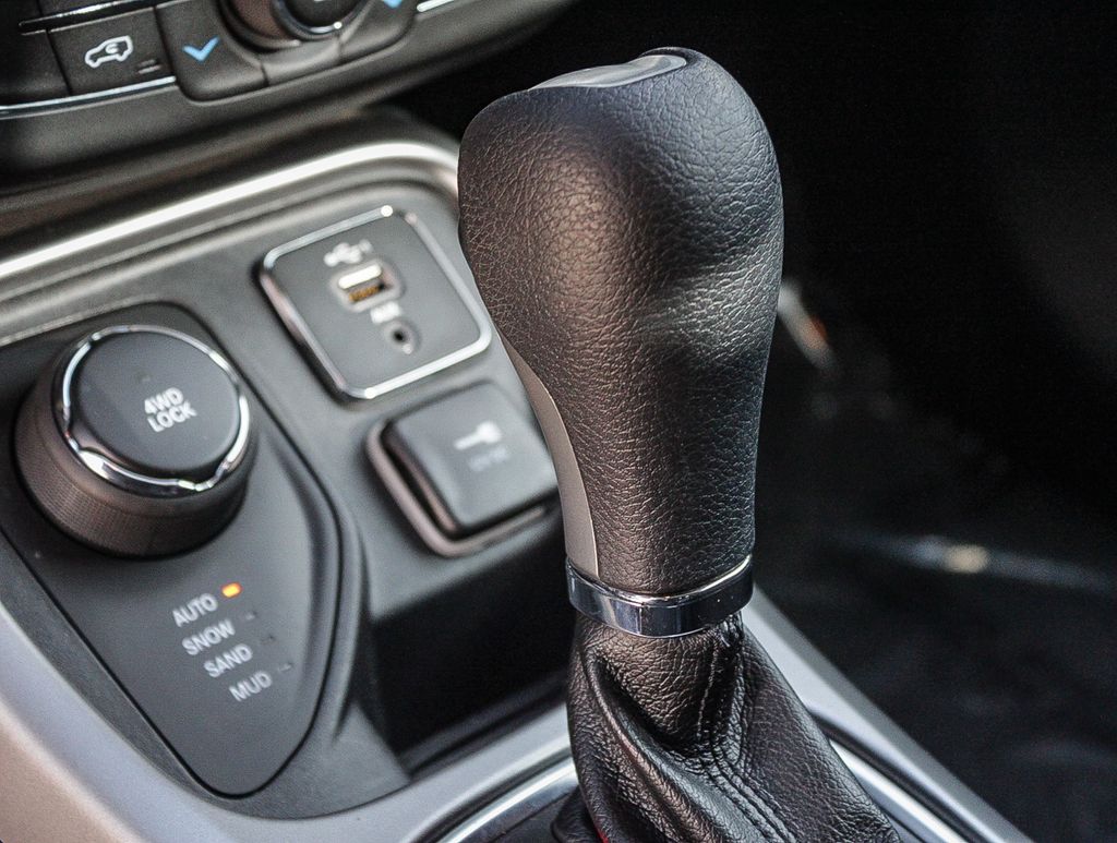 Thumbnail: 2019 Jeep Compass - 13