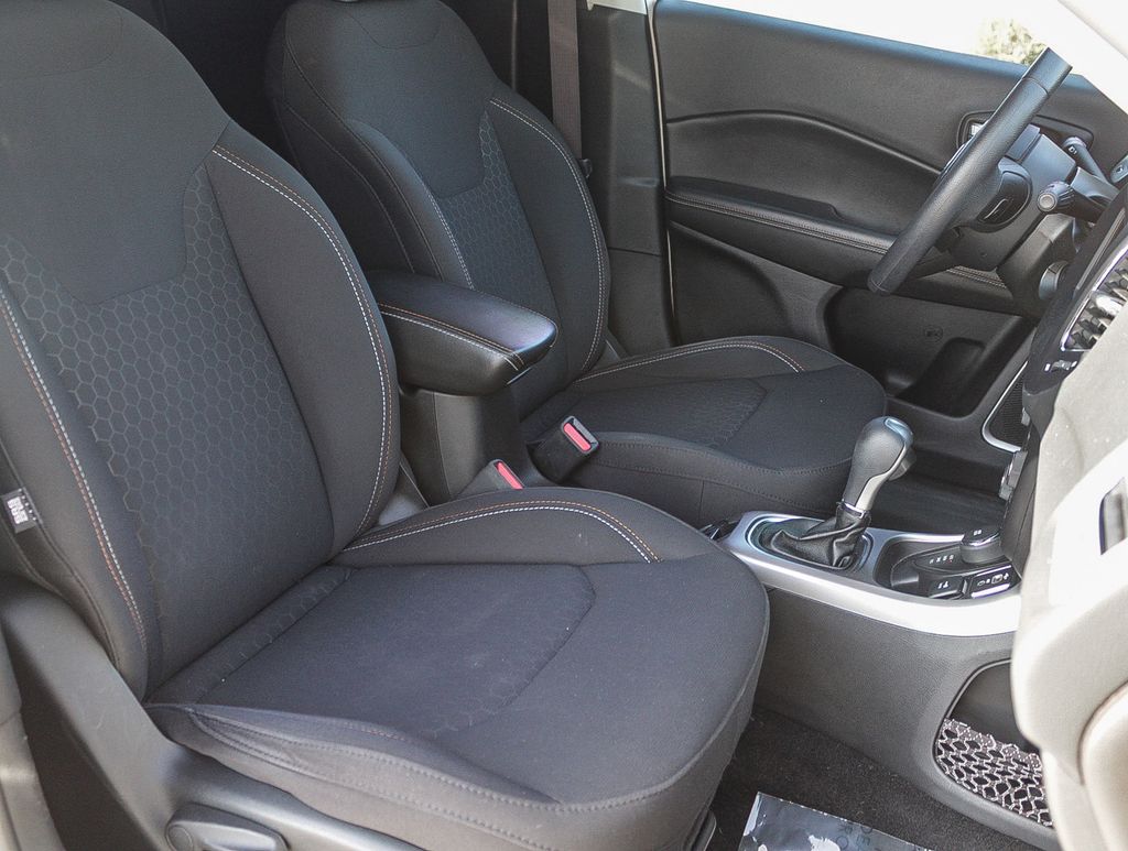 Thumbnail: 2019 Jeep Compass - 9