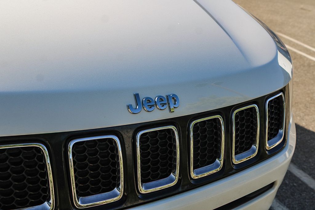 Thumbnail: 2019 Jeep Compass - 21