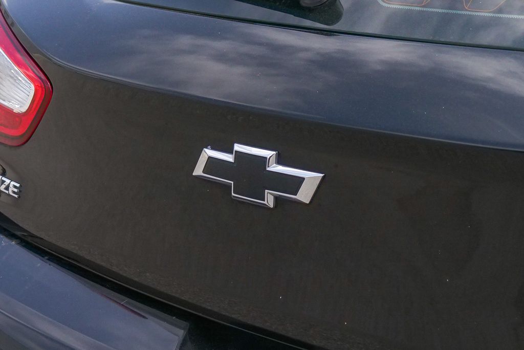 Thumbnail: 2018 Chevrolet Cruze - 6
