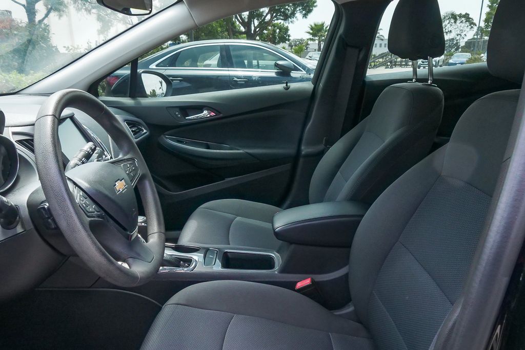 Thumbnail: 2018 Chevrolet Cruze - 8