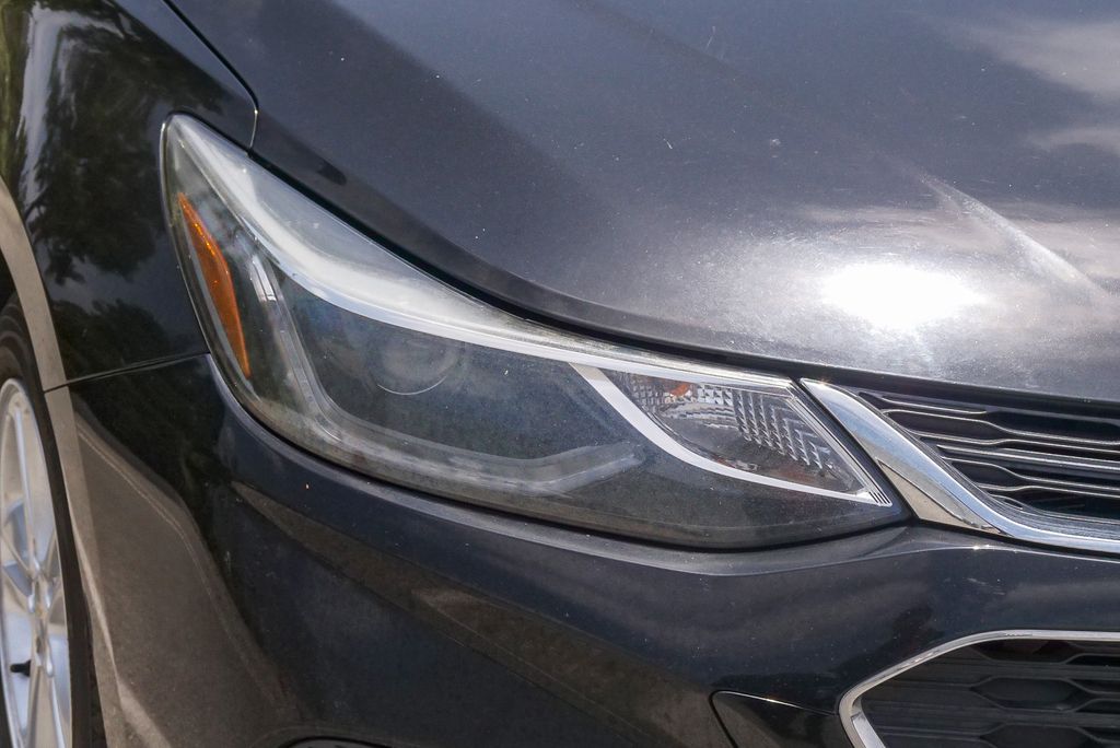 Thumbnail: 2018 Chevrolet Cruze - 12