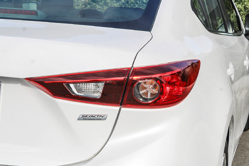 Thumbnail: 2018 Mazda Mazda3 - 19