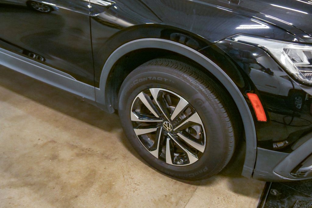 Thumbnail: 2022 Volkswagen Tiguan - 6