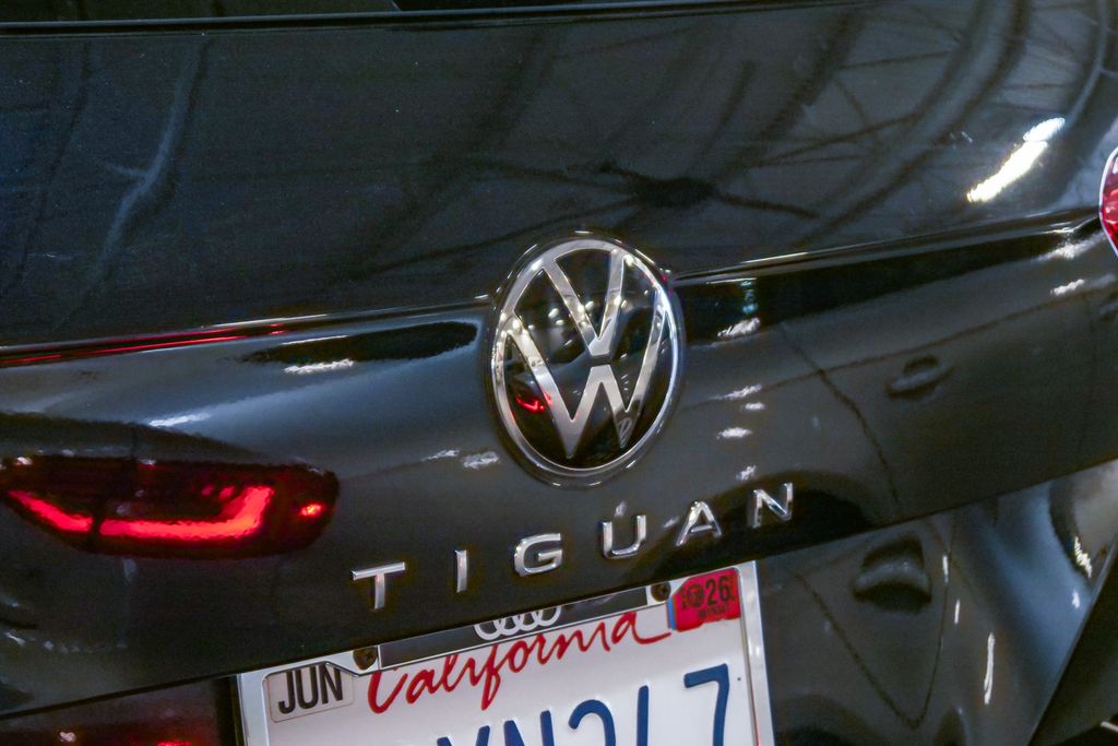 Thumbnail: 2022 Volkswagen Tiguan - 5