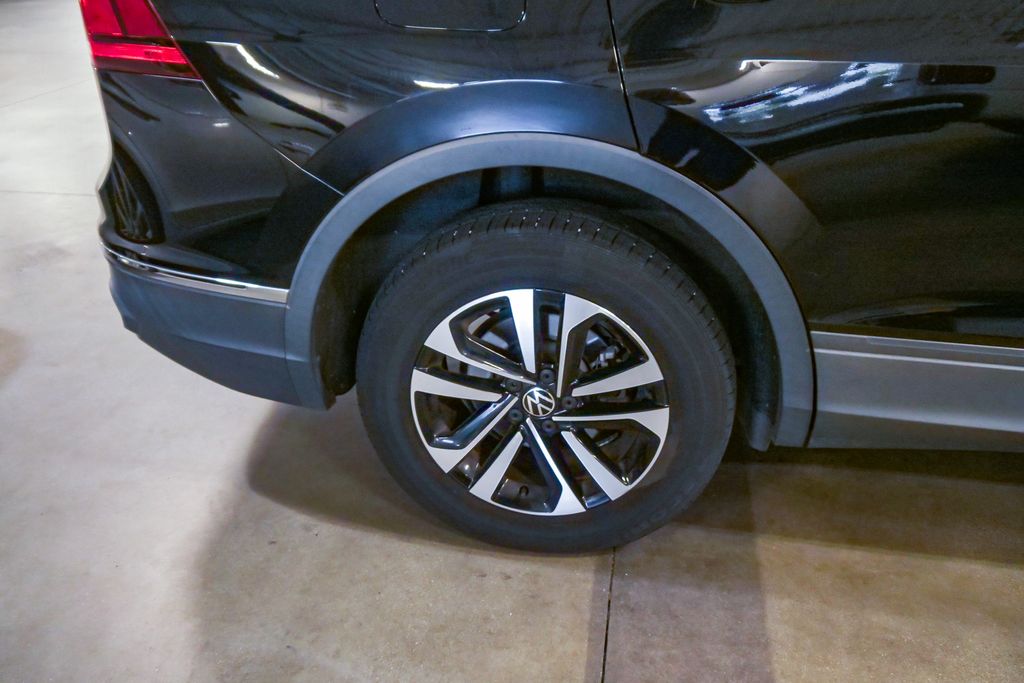 Thumbnail: 2022 Volkswagen Tiguan - 12