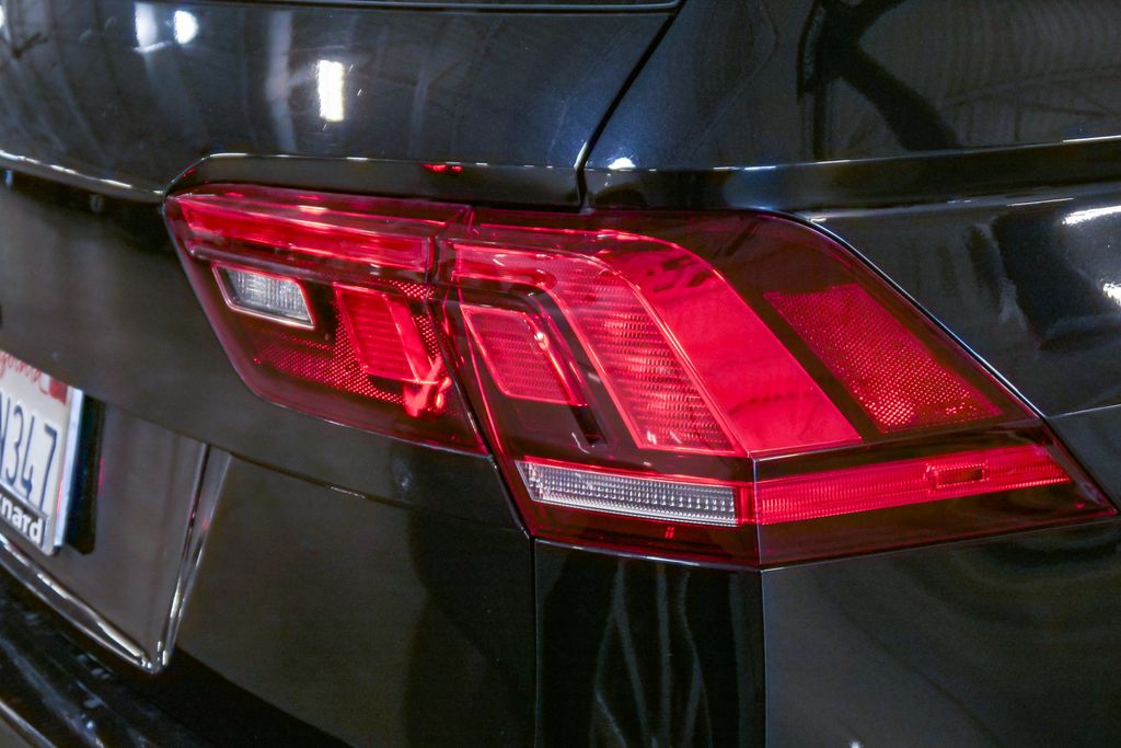 Thumbnail: 2022 Volkswagen Tiguan - 13