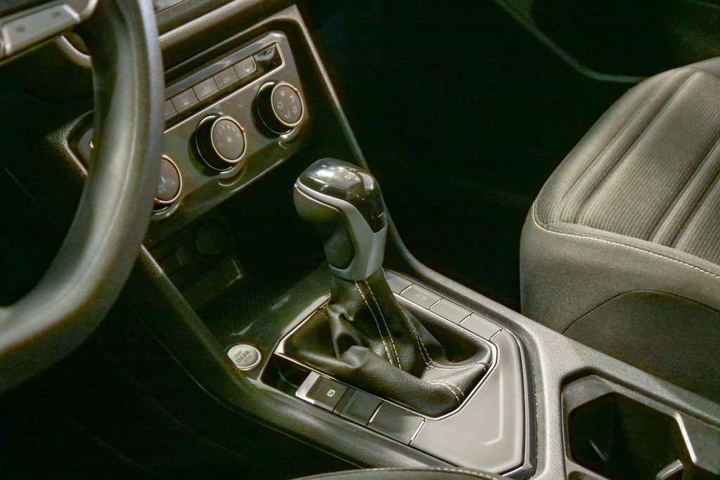 Thumbnail: 2022 Volkswagen Tiguan - 9