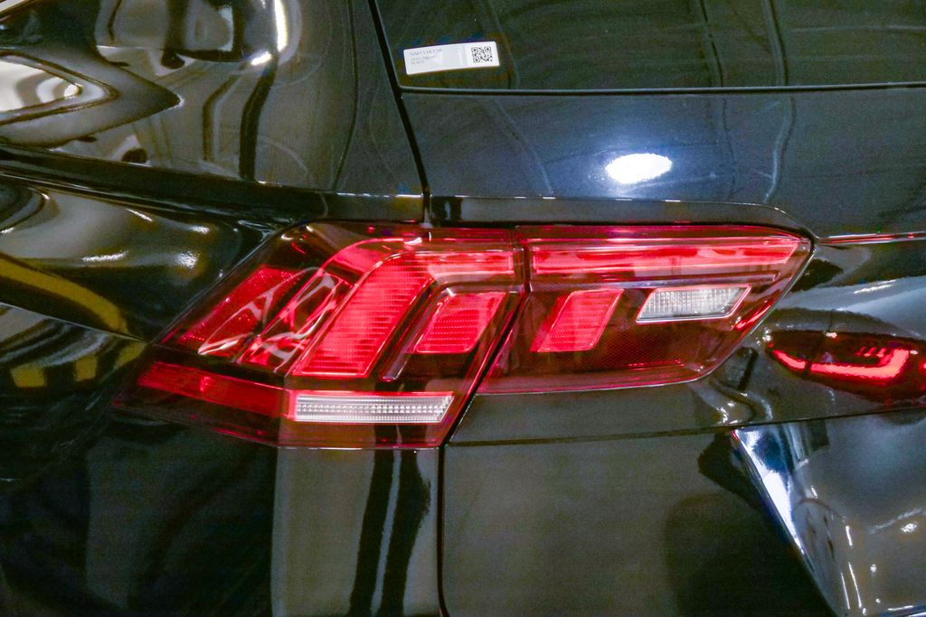 Thumbnail: 2022 Volkswagen Tiguan - 14