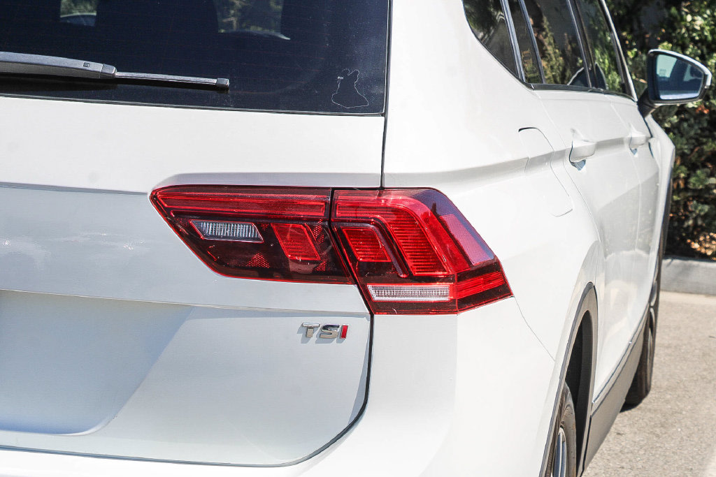 Thumbnail: 2018 Volkswagen Tiguan - 17