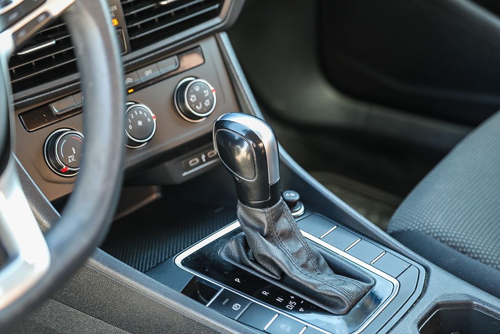 Thumbnail: 2021 Volkswagen Jetta - 13