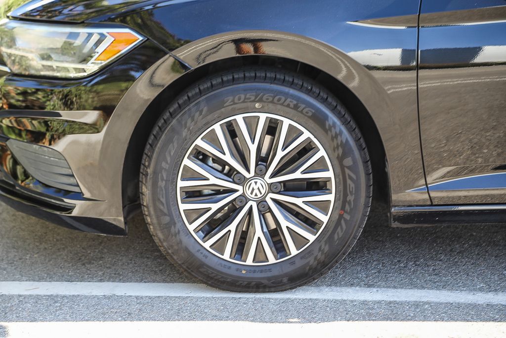 Thumbnail: 2021 Volkswagen Jetta - 6