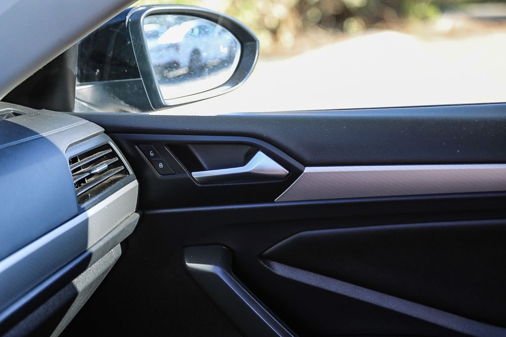 Thumbnail: 2021 Volkswagen Jetta - 23