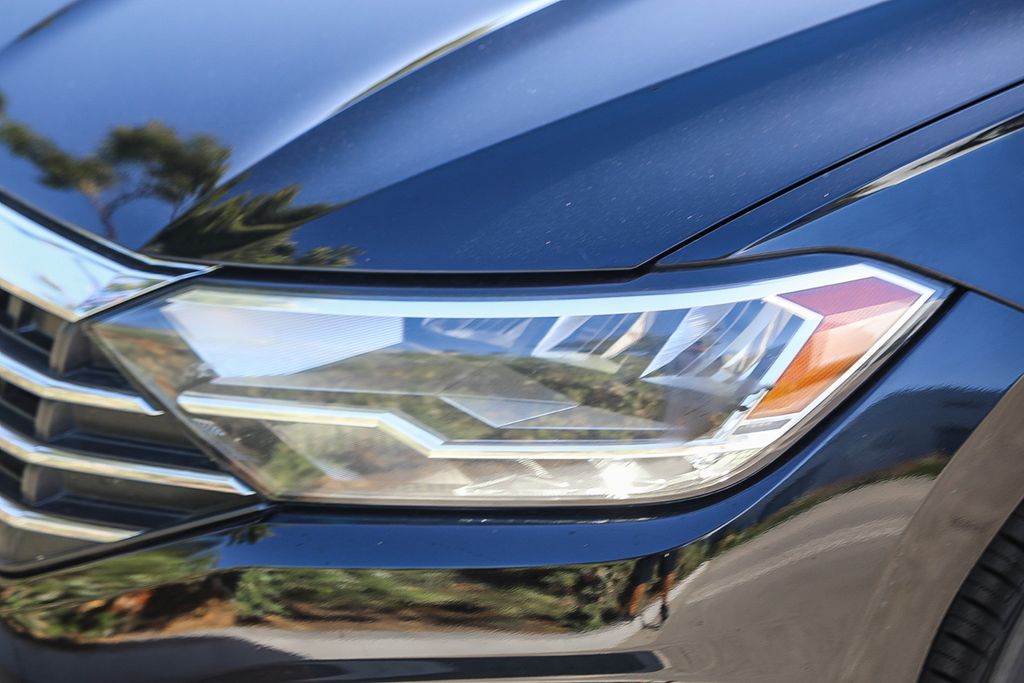 Thumbnail: 2021 Volkswagen Jetta - 18