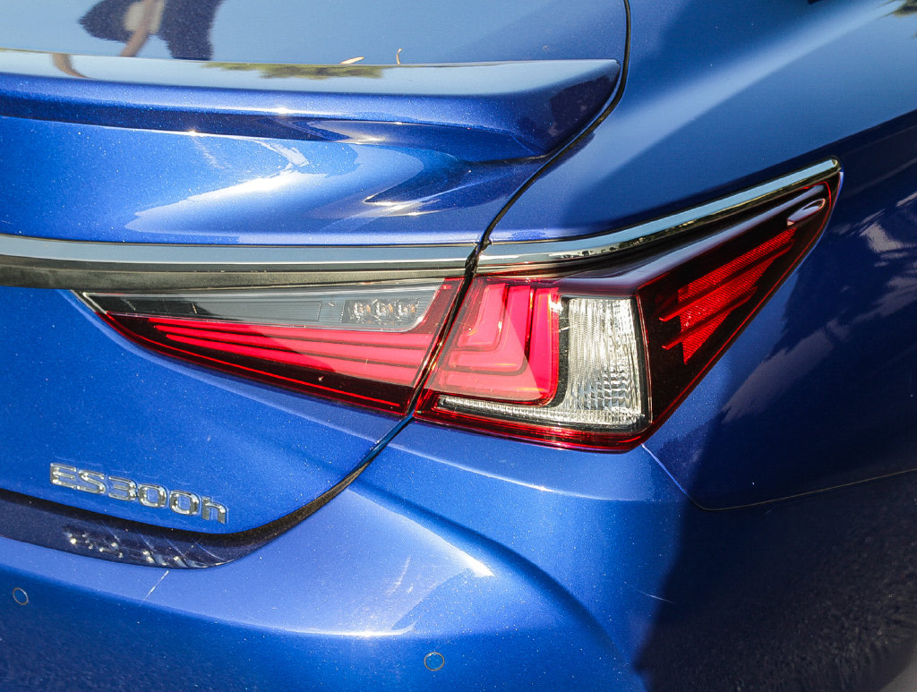 Thumbnail: 2023 Lexus ES - 18