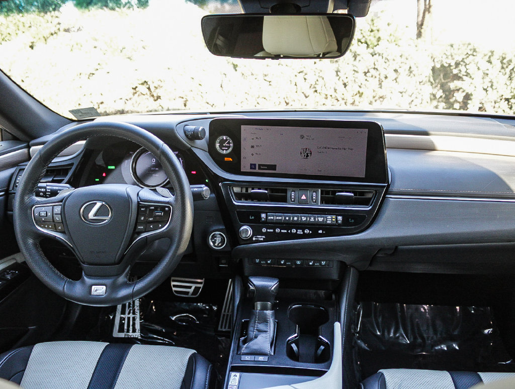Thumbnail: 2023 Lexus ES - 2