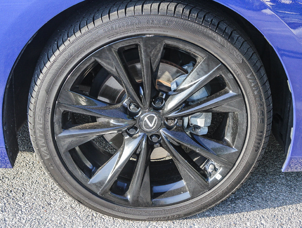 Thumbnail: 2023 Lexus ES - 19