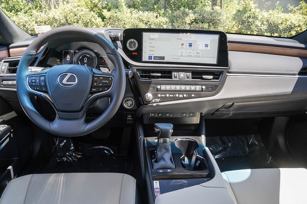 Thumbnail: 2024 Lexus ES - 2