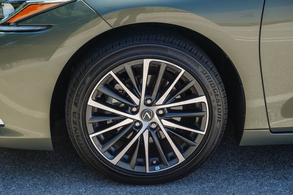 Thumbnail: 2024 Lexus ES - 7