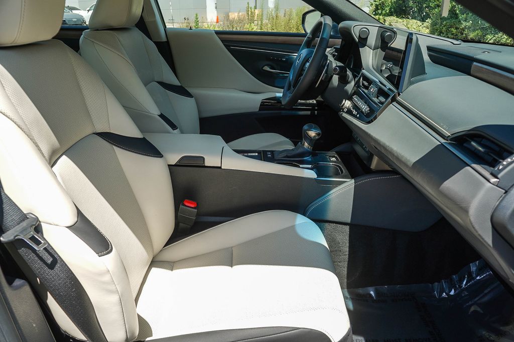Thumbnail: 2024 Lexus ES - 10